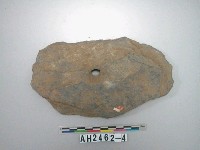 藏品(帶孔石器殘片)的圖片